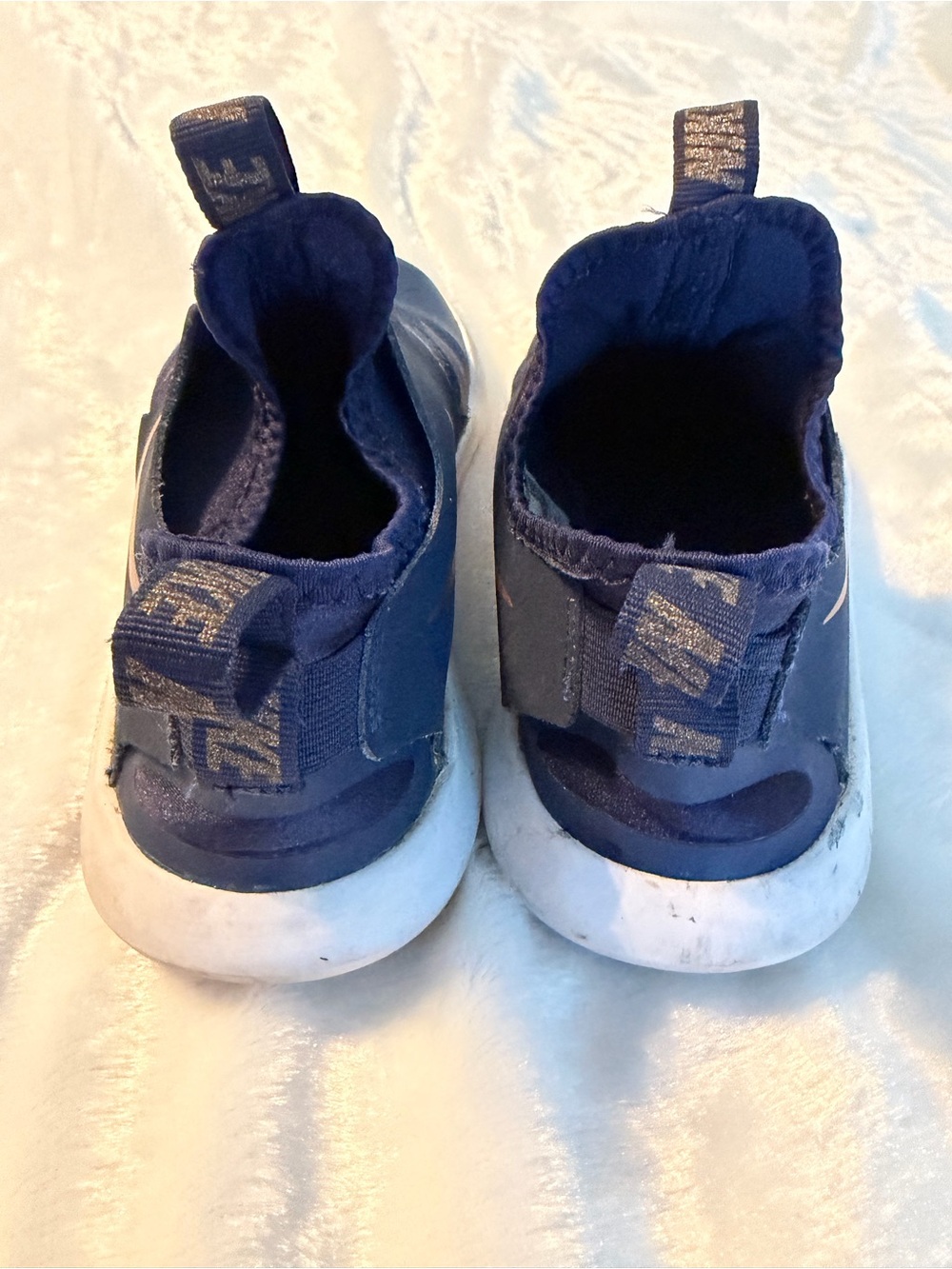 Nike Slip-On Sneakers in Navy with Rose Gold Swoosh - Picture 5 of 11